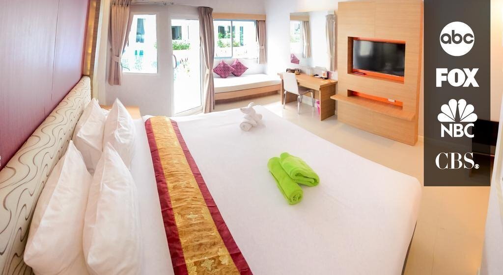Вид Andatel Grande Patong Phuket 3*