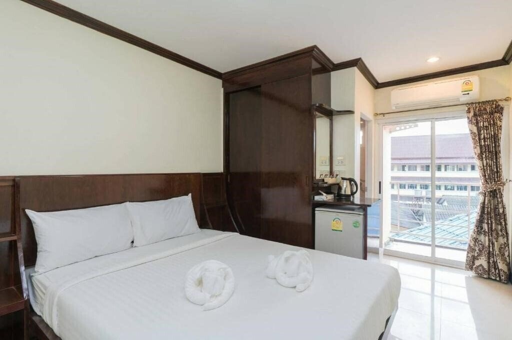 Отель Blue Sky Patong 3*