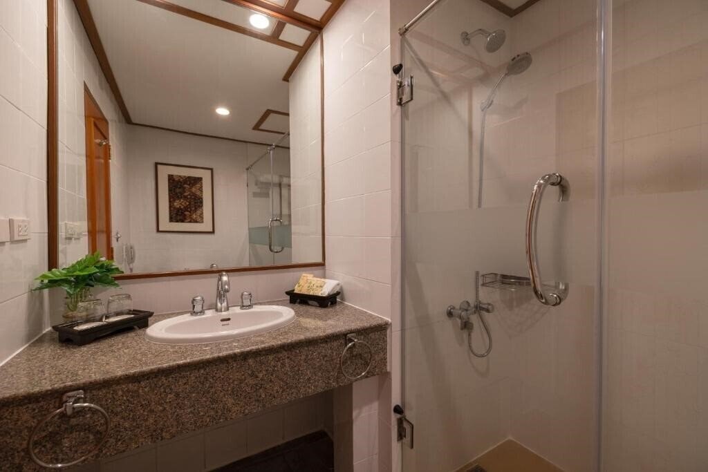 Вид Royal Phuket City Hotel 4*