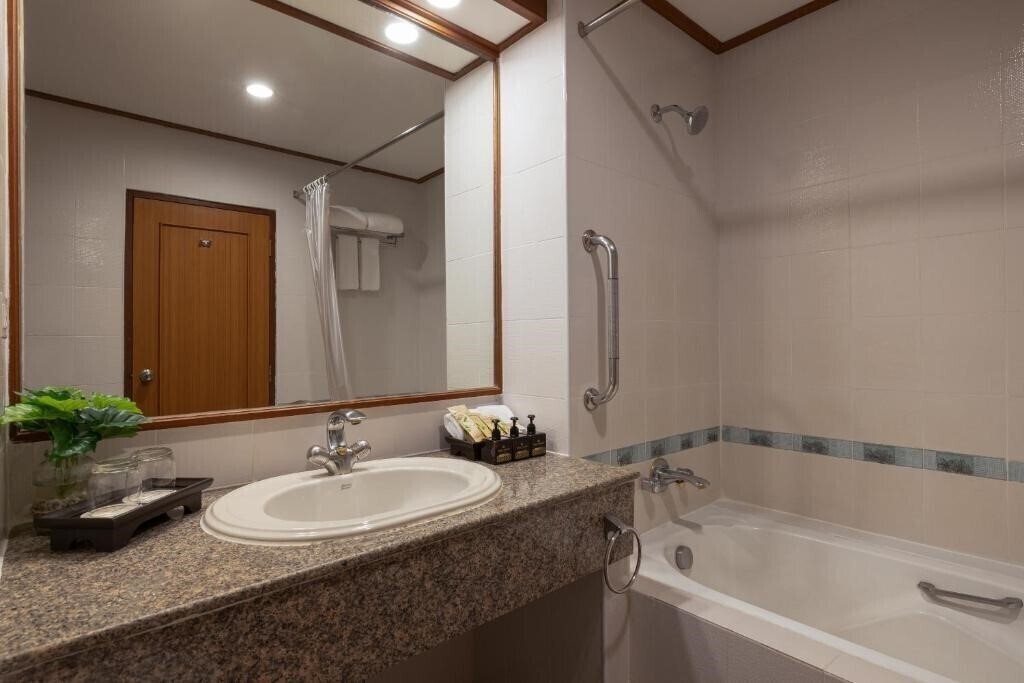 Територія Royal Phuket City Hotel 4*