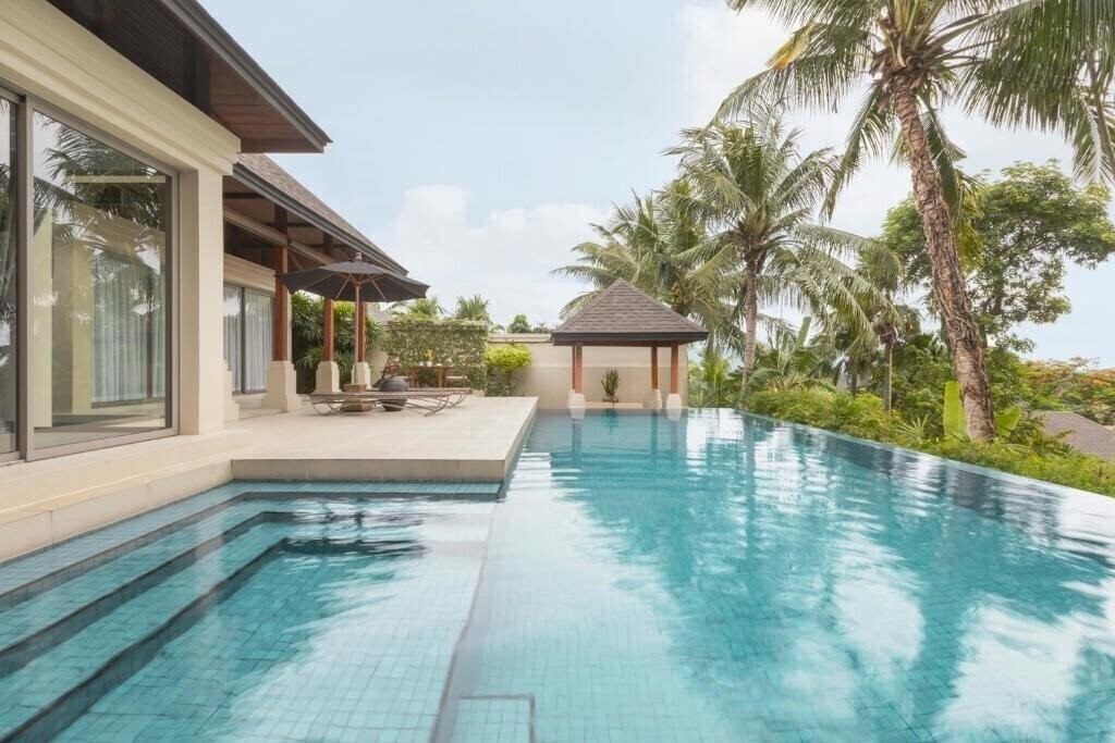 Вид Phuket Pavillions Hotel 5*