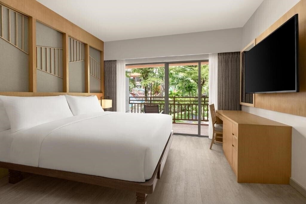 Территория Courtyard by Marriott Phuket, Patong Beach Resort 4*