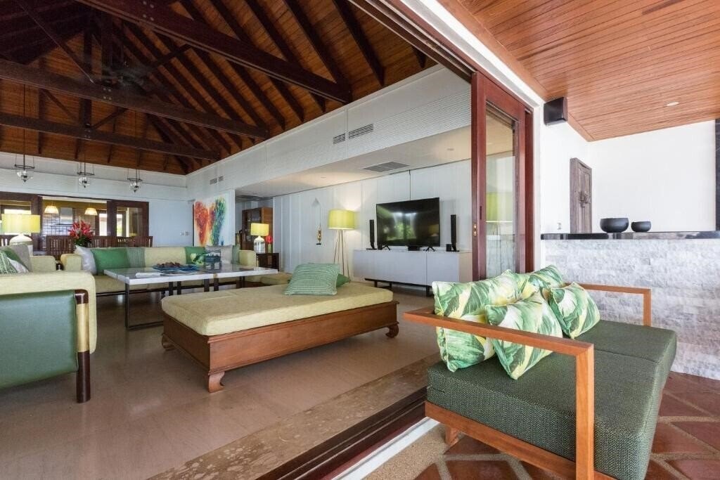 Фото Miskawaan Luxury Beachfront Villas 5*