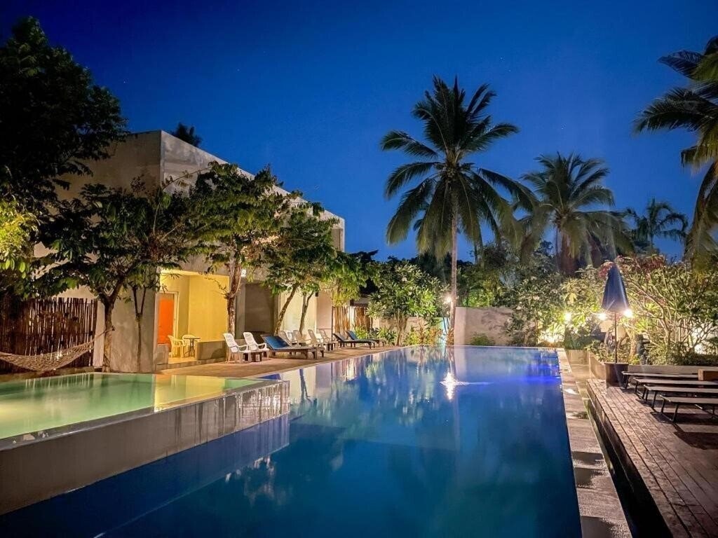 Апартаменты The Living Pool Villas 3*