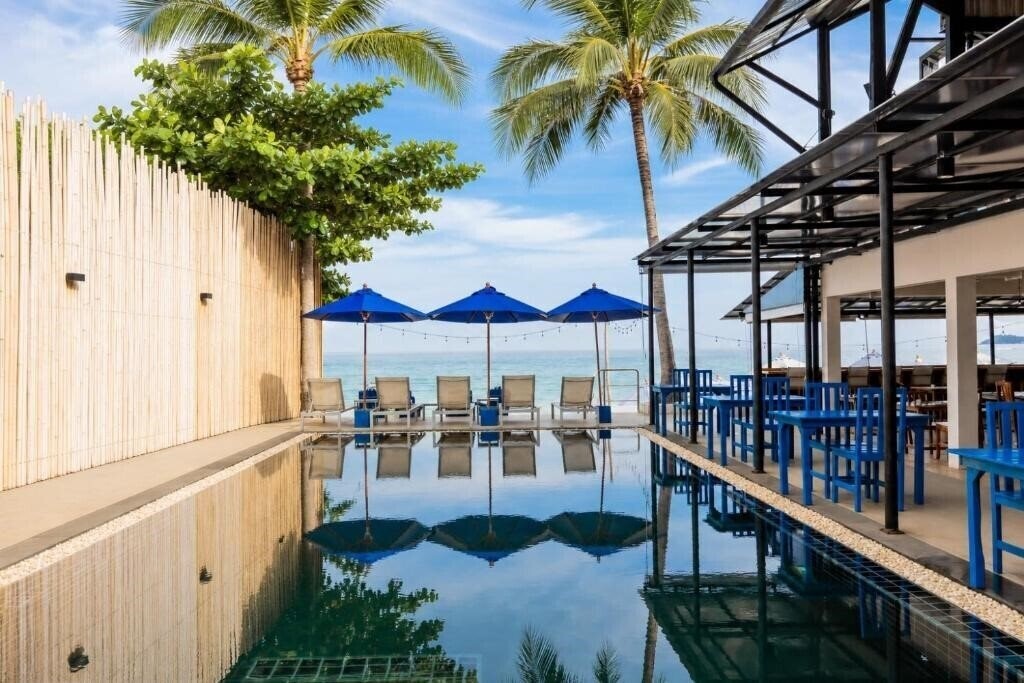 Отель Malibu Beach Resort 3*