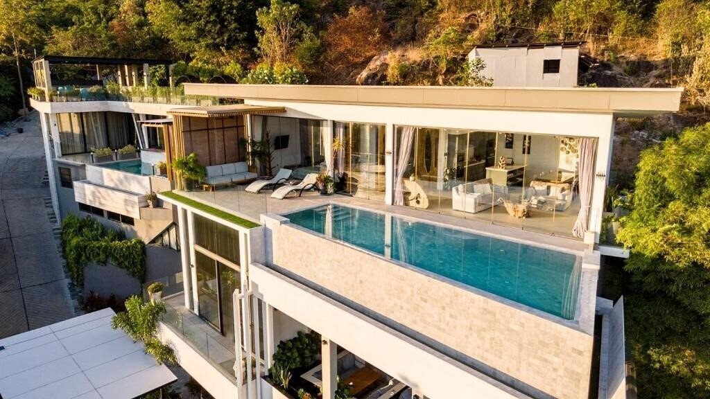 Отель Magic Suites 5*
