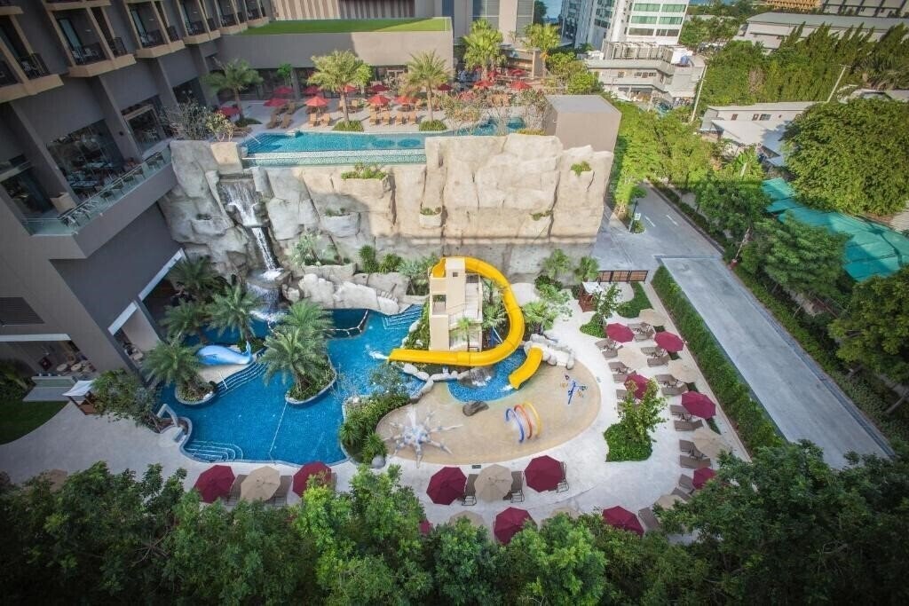 Панорама Mercure Pattaya Ocean Resort 4*