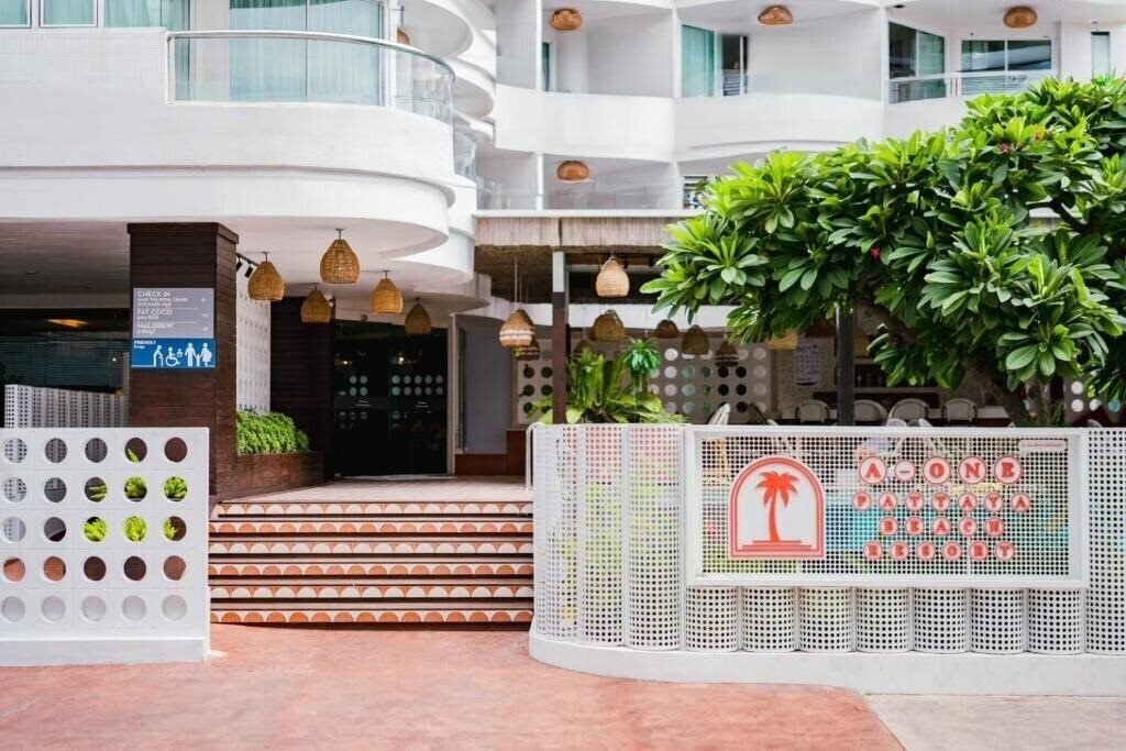 Территория A-One Pattaya Beach Resort 4*