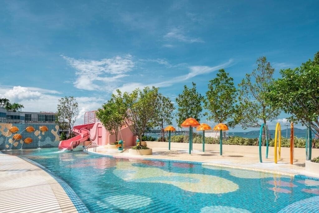 Отель Holiday Inn Pattaya 4*