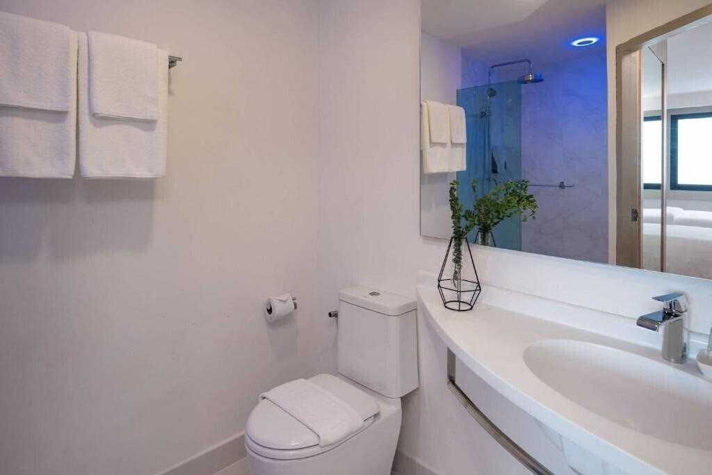 Панорама Rodina Beach Hotel (ex. Isawanya Beach Resort) 3*