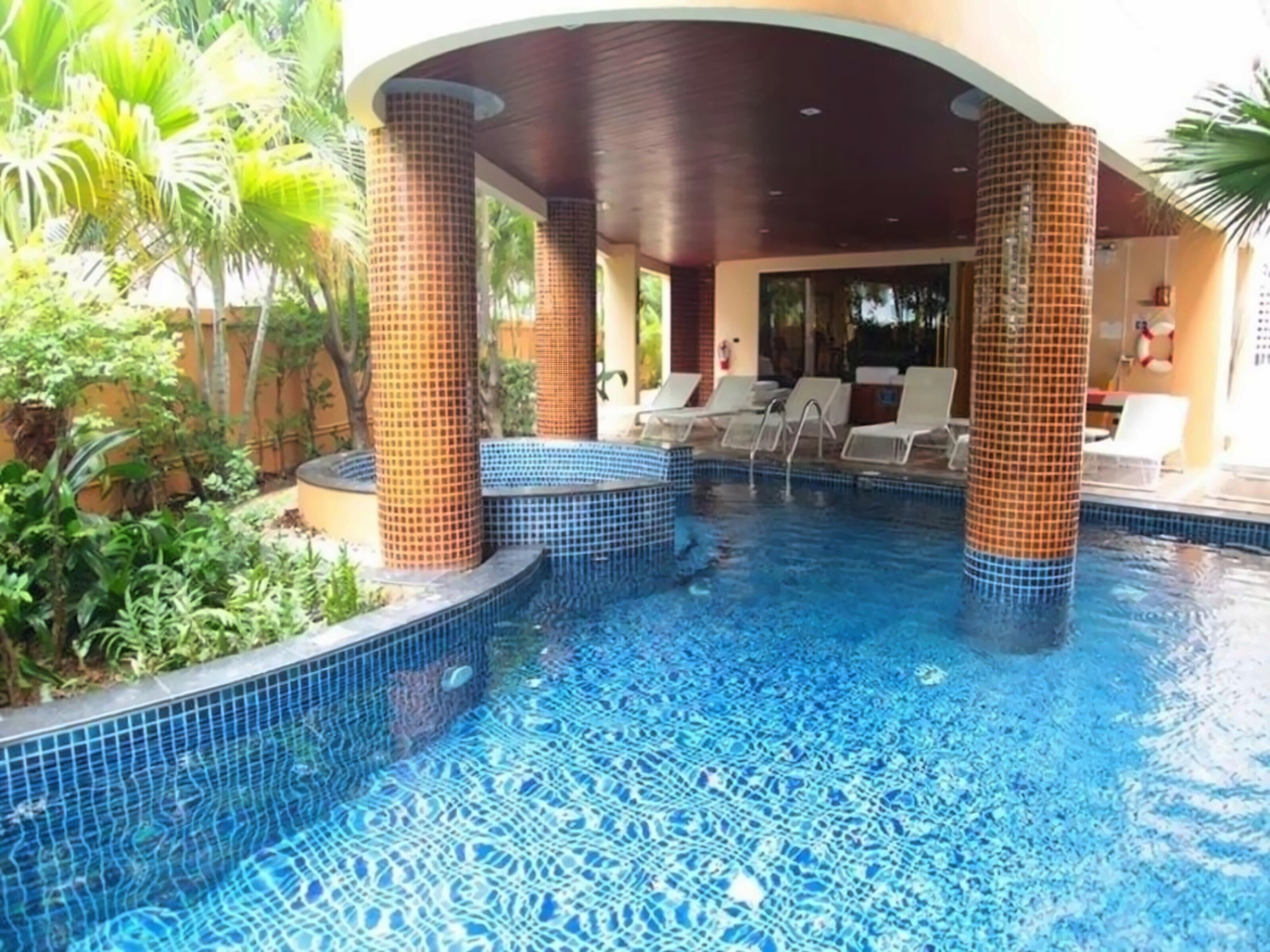 Территория Nova Gold Hotel 4*