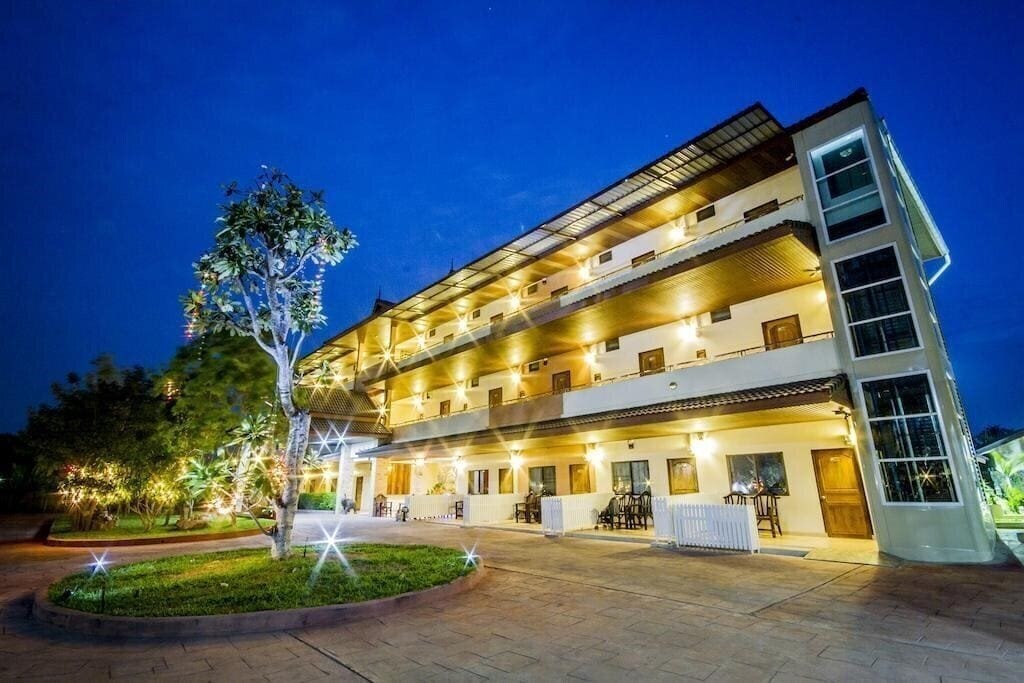 Отель Baan Tong Tong Pattaya Resort 3*