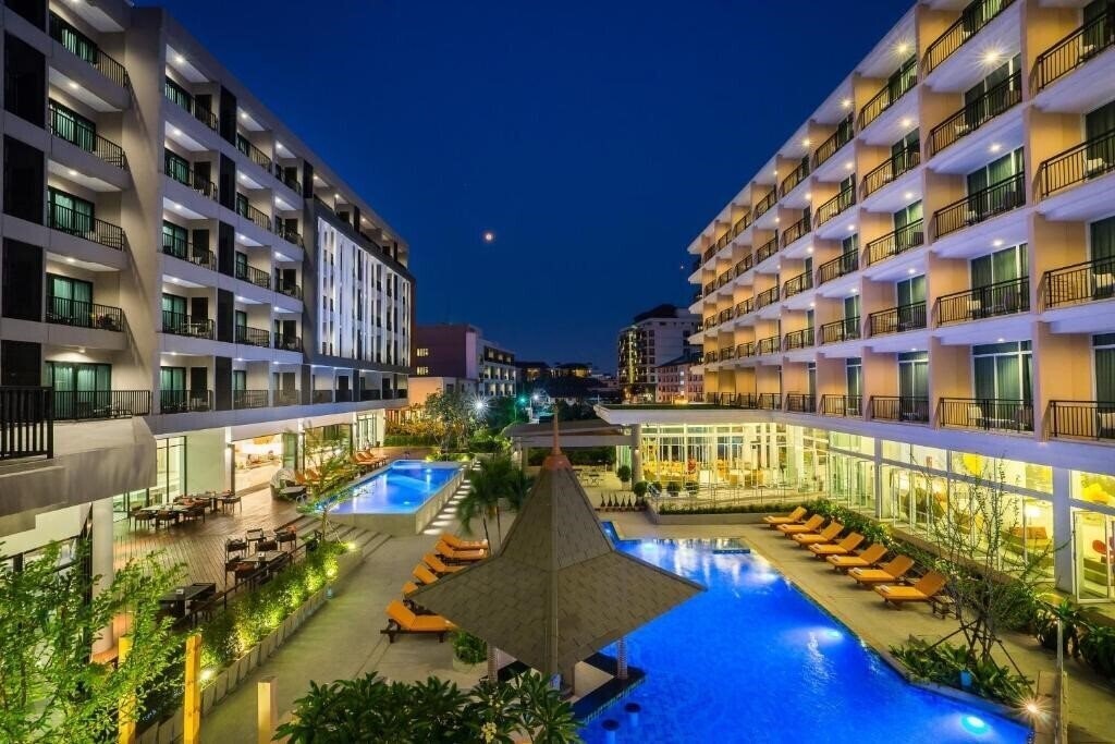 Отель Hotel J Pattaya (ex. Hotel J) 4*