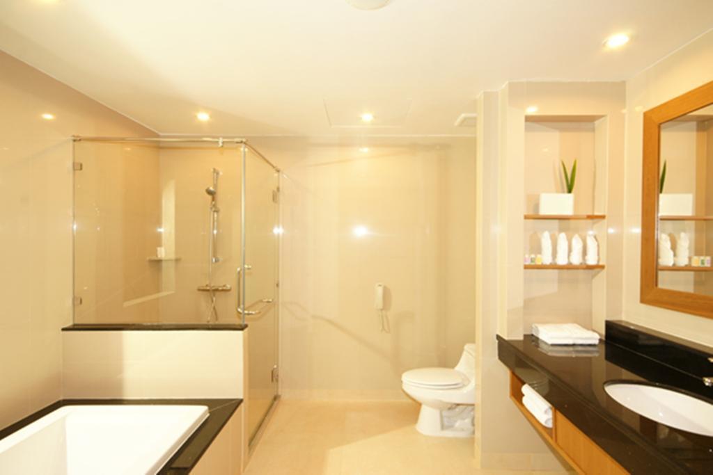 Территория Heritage Pattaya Beach Resort (ex. Grand Heritage Beach Resort & Spa) 4*