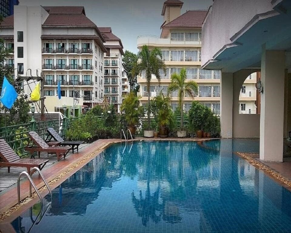 Отель Mike Beach Resort 3*