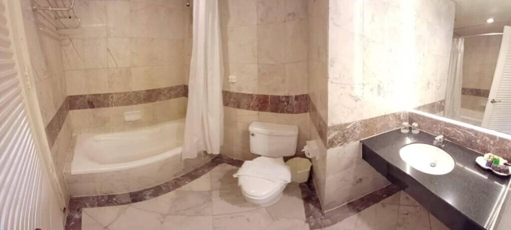 Отель Adriatic Palace Pattaya 4*