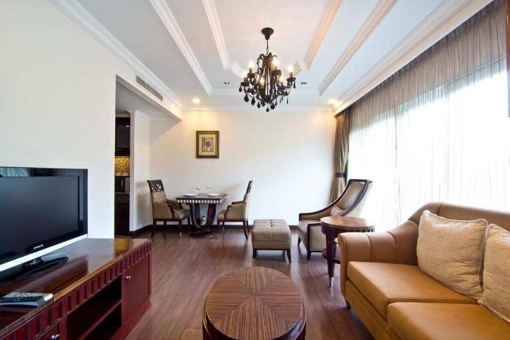 Панорама LK Renaissance 3*