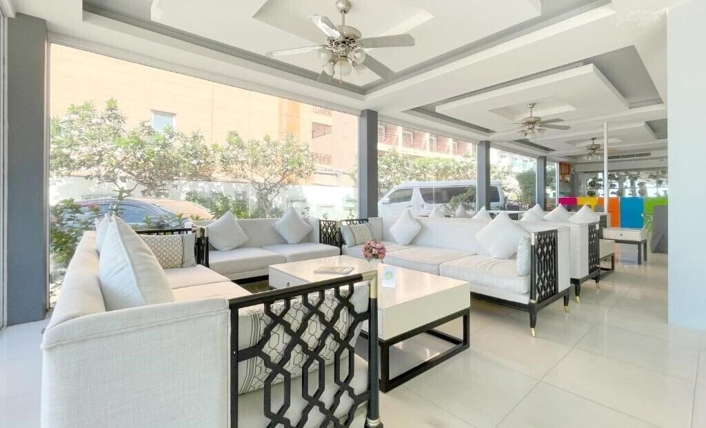 Вид Dragon Beach Hotel Pattaya Main Wing 3*