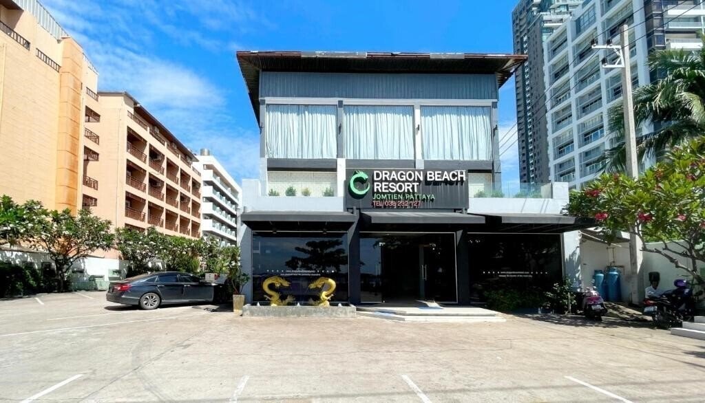 Территория Dragon Beach Hotel Pattaya Main Wing 3*