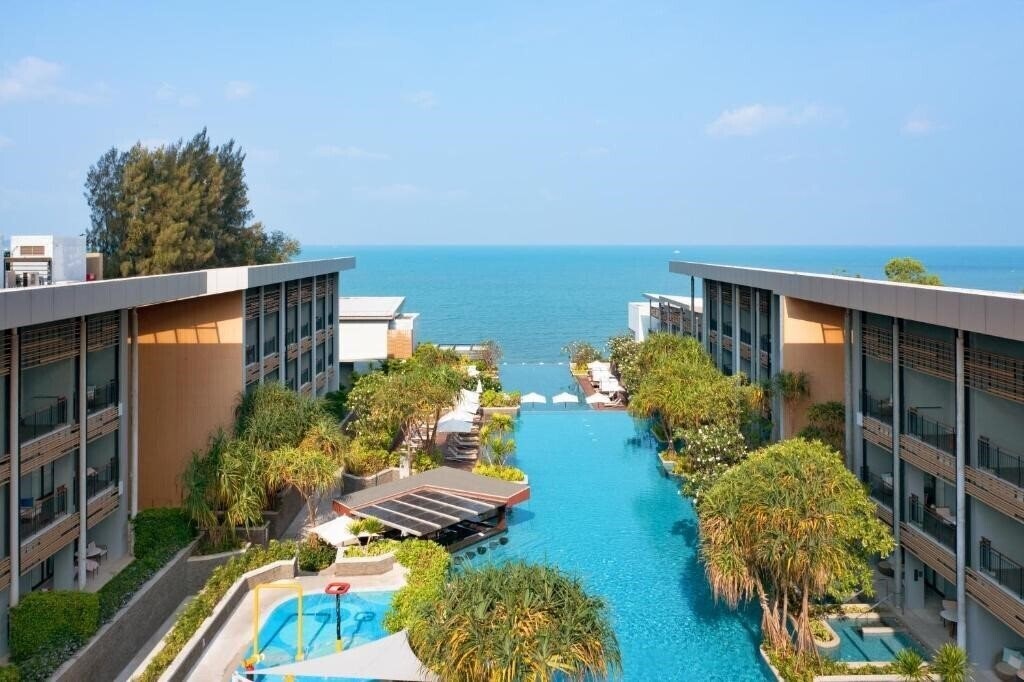 Отель Renaissance Pattaya Resort & SPA 5*