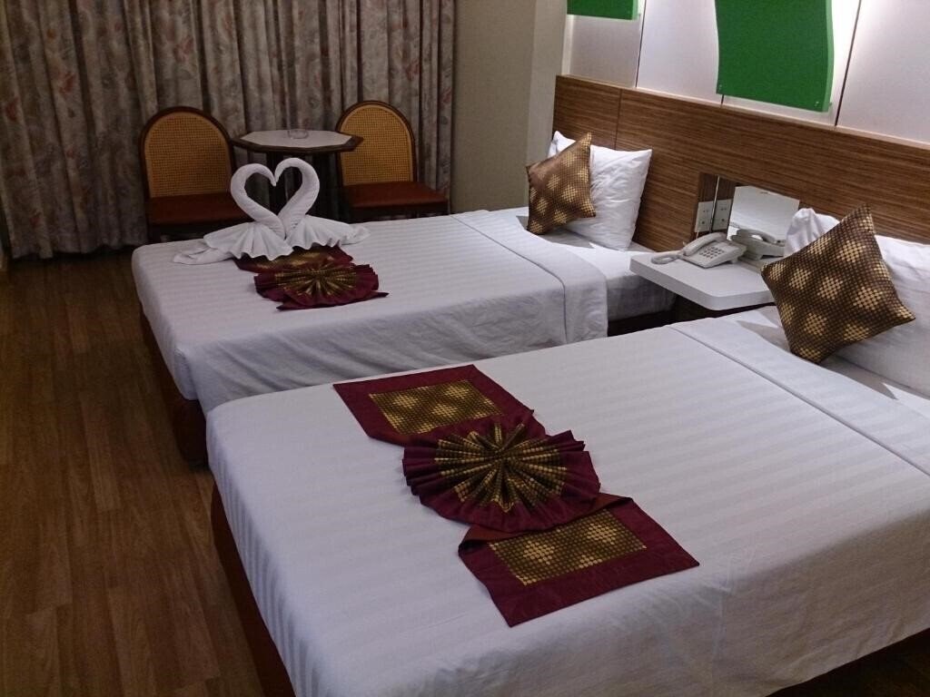 Панорама Camelot Hotel 3*