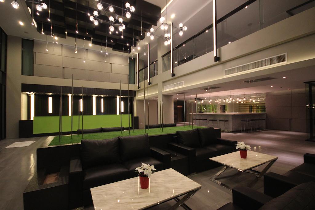 Апартаменти Season Five Hotel 4*