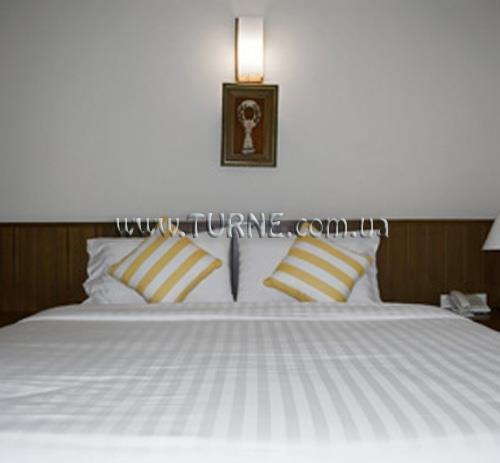 Фотографія Chaiyaperuek Suites 3*