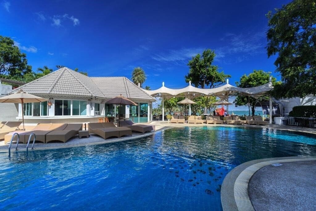 Фото Pattaya Discovery D Beach Tower 4*
