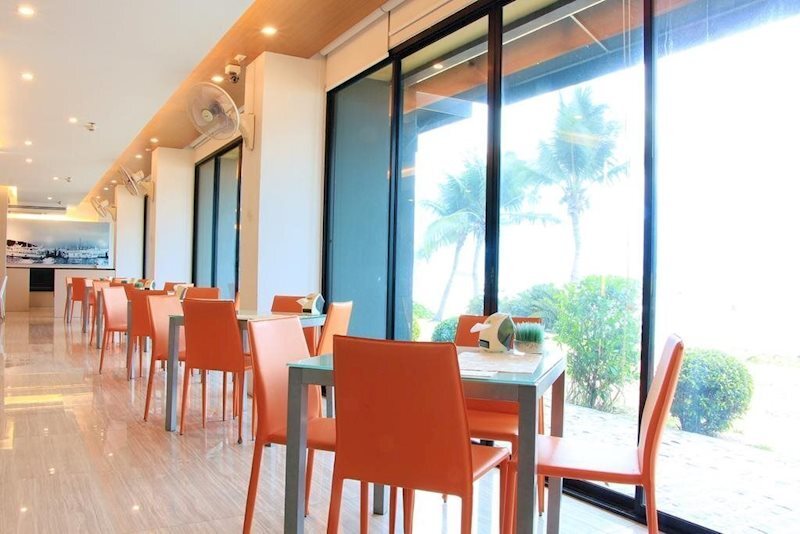 Апартаменти Golden Dragon Beach Pattaya 4*