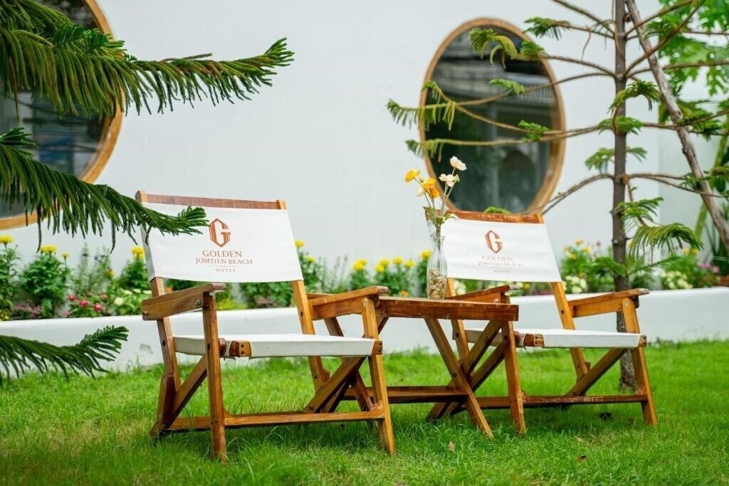 Территория Golden Jomtien Beach Hotel 3*