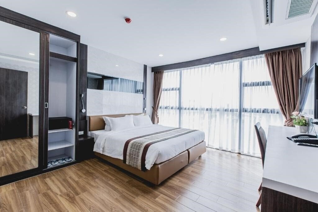 Панорама Golden Jomtien Beach Hotel 3*