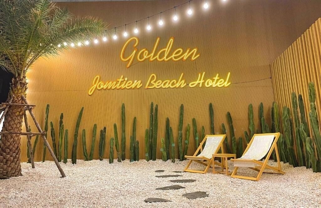 Вид Golden Jomtien Beach Hotel 3*
