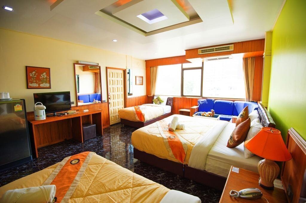 Панорама Mr. Macs Hotel 4*