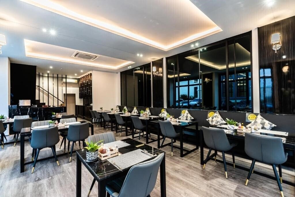 Панорама One Patio Hotel Pattaya 4*