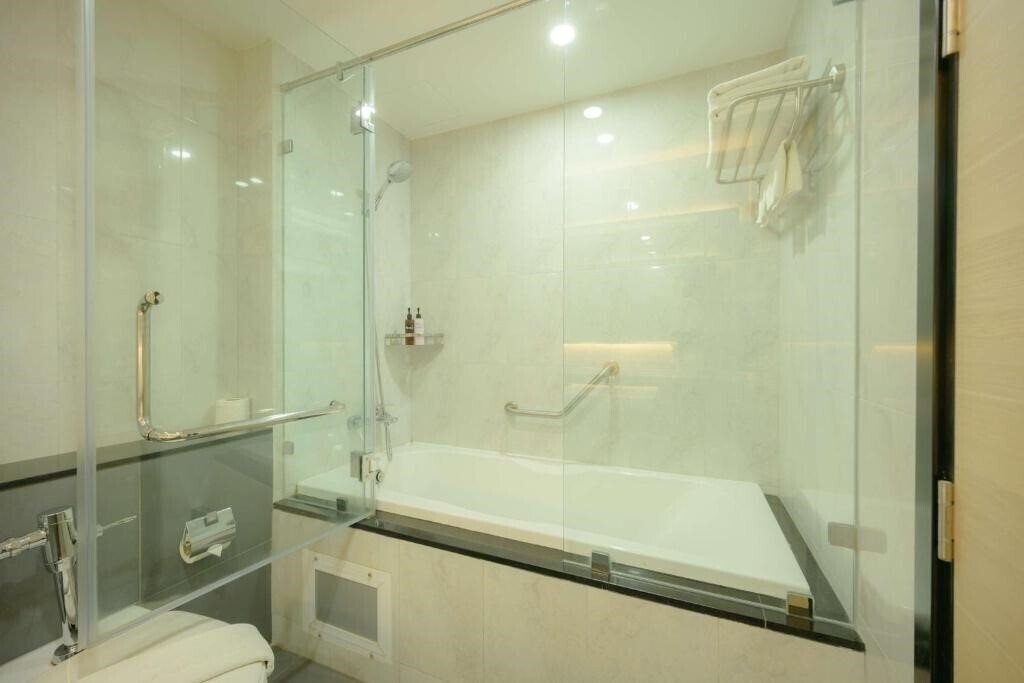 Фото Lewit Hotel 4*
