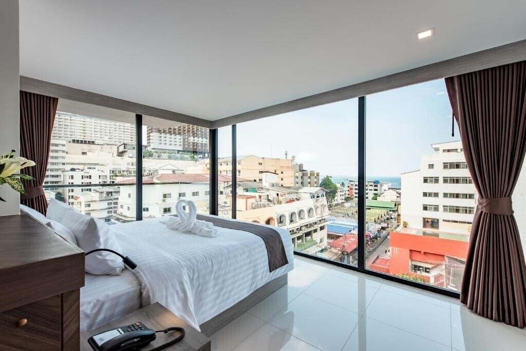 Апартаменты Blackwoods Hotel Pattaya 5*