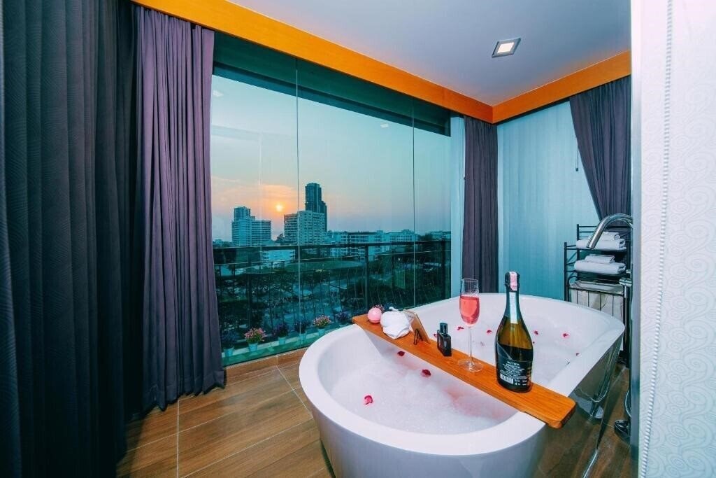 Панорама Prince Palace Hotel Pattaya 3*