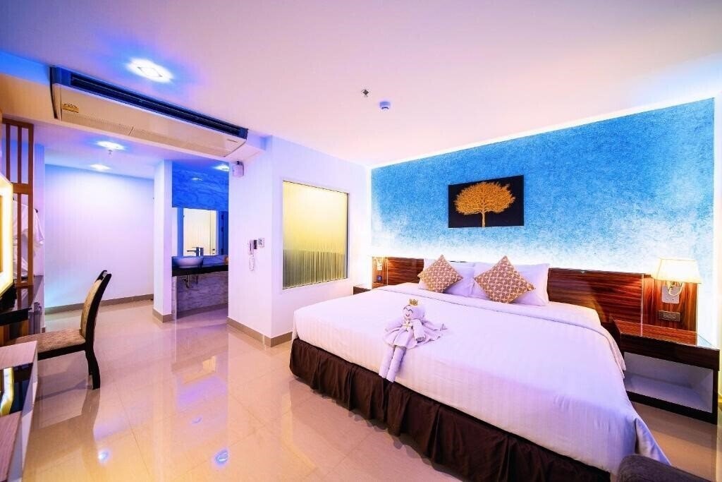 Территория Prince Palace Hotel Pattaya 3*