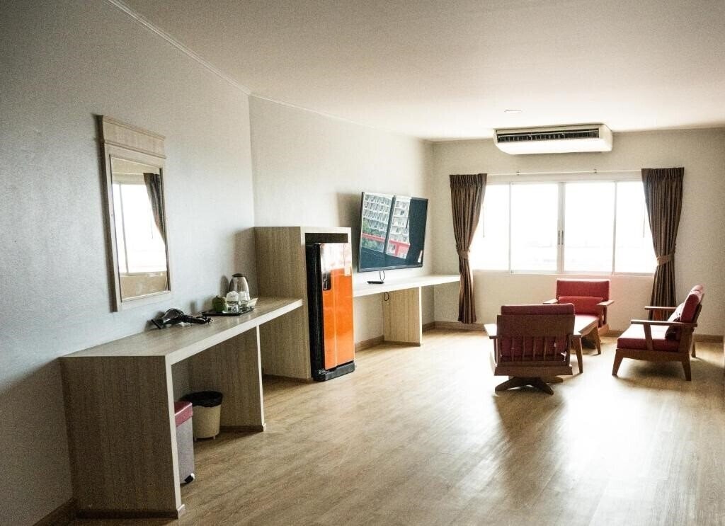 Отель Marine Yensabai Hotel Pattaya 4*