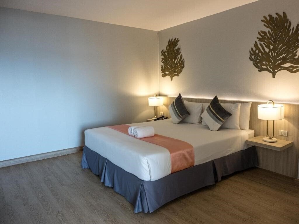 Панорама Marine Yensabai Hotel Pattaya 4*