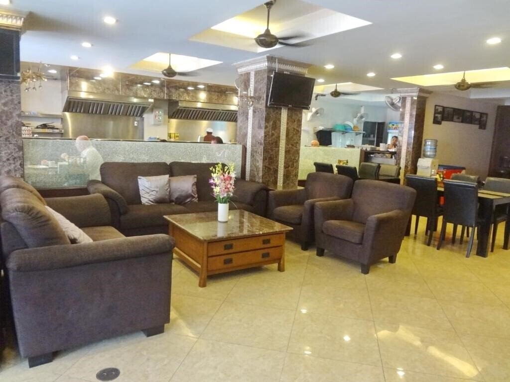 Отель Maleez Lodge Hotel & Restaurant 3*
