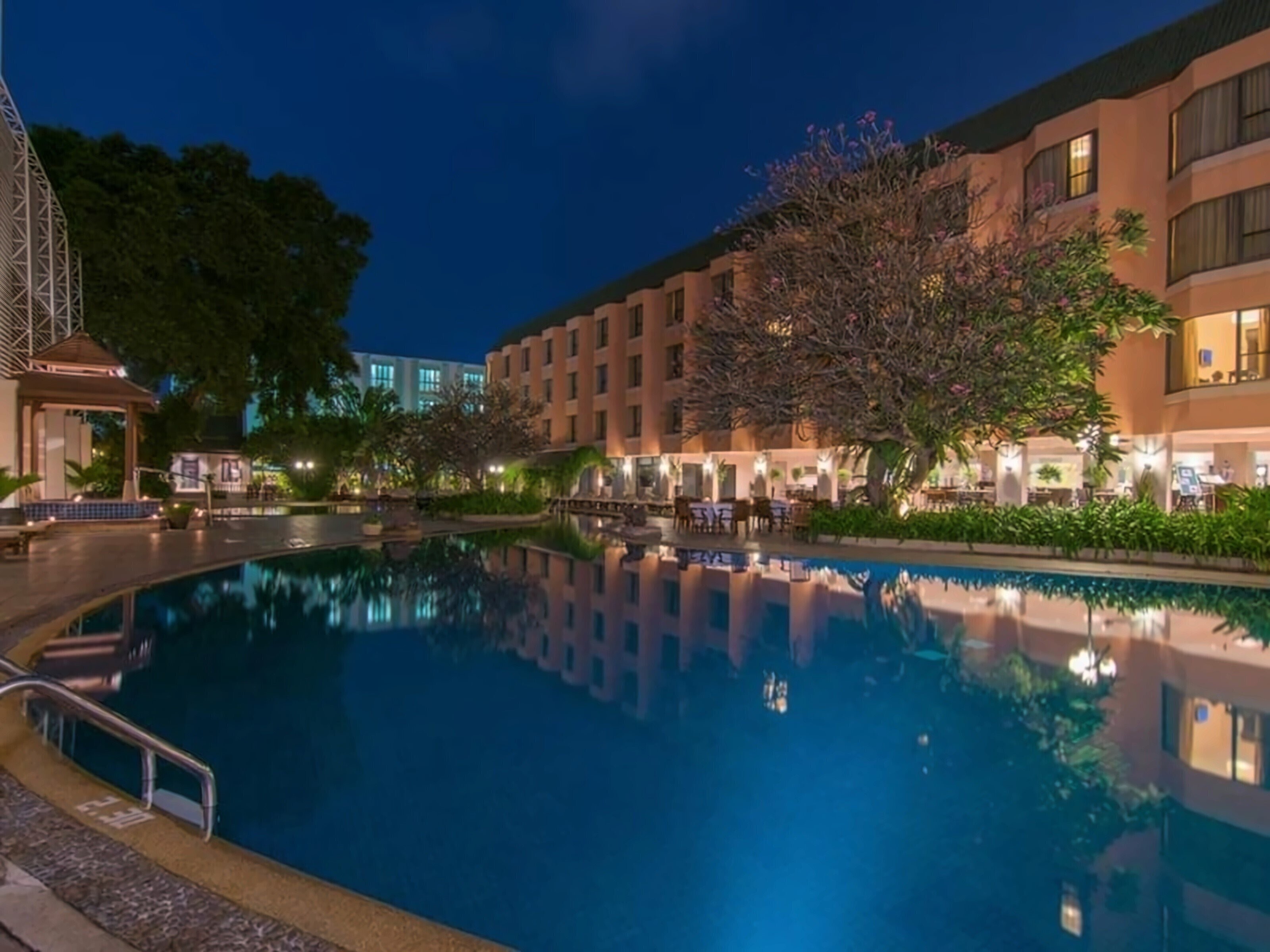 Панорама The Bayview Pattaya 4*