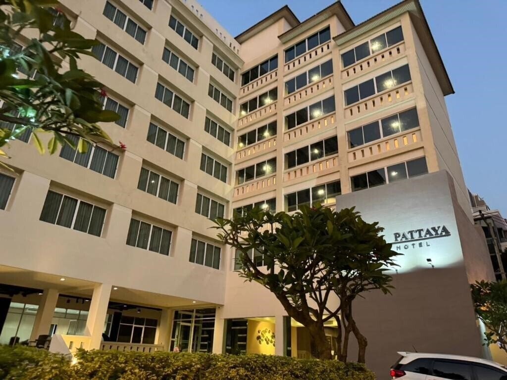 Вид Crown Pattaya Beach Hotel 3*