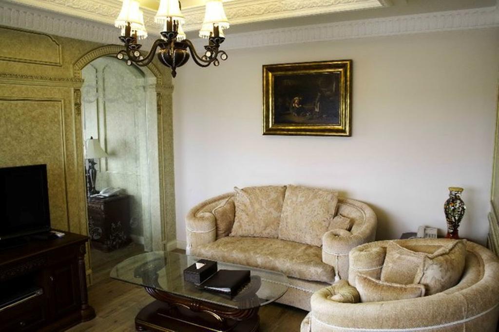 Панорама Four Seasons Place 3*