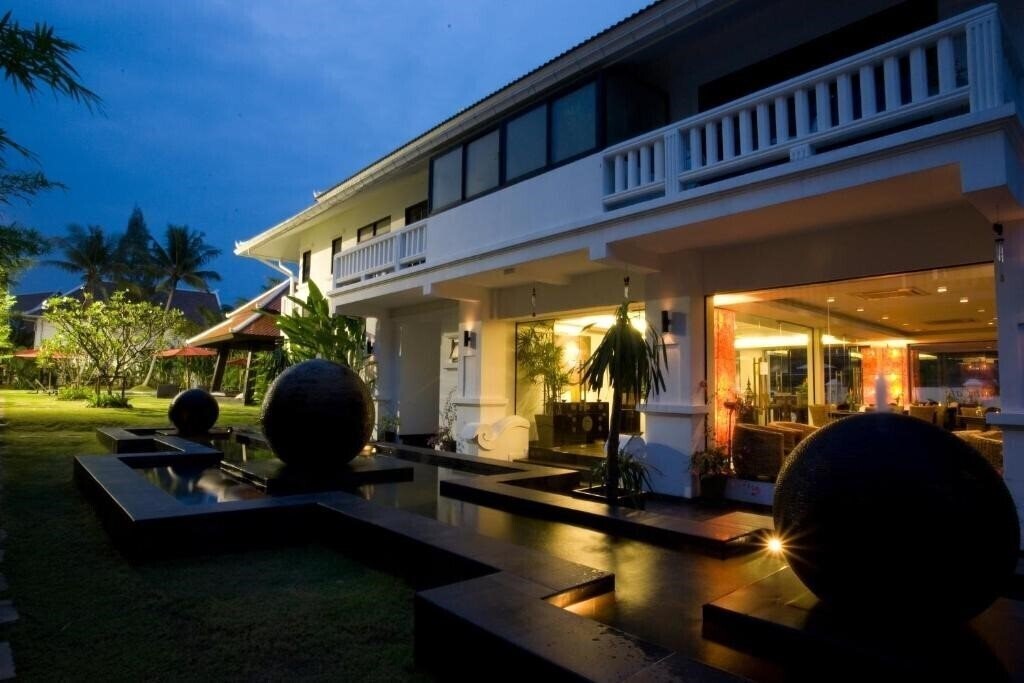 Территория Palm Grove Hotel 4*