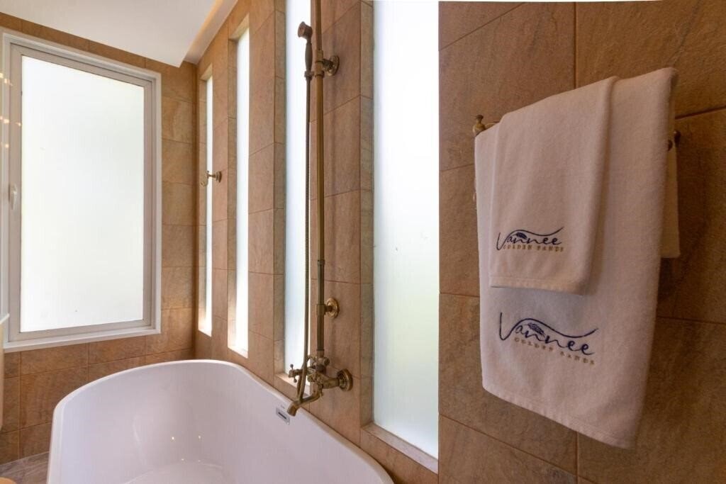 Апартаменты Vannee Golden Sands Koh Phangan Beachfront Hotel 4*