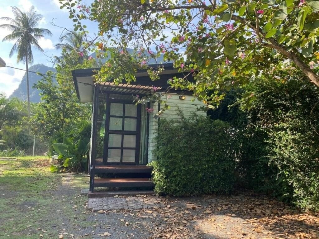 Вид Baan Rim Nam Resort By Zuzu 2*