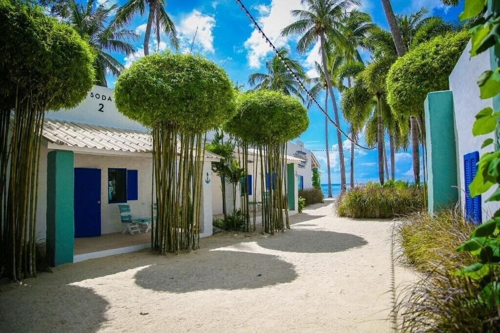 Территория Lime N Soda Beachfront Resort 3*