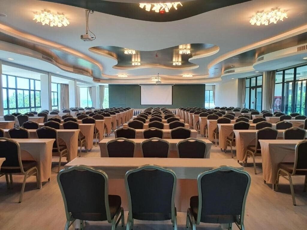 Апартаменты Eco Cozy Beachfront Resort Chaam 4*