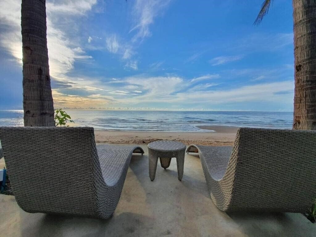 Вид Eco Cozy Beachfront Resort Chaam 4*